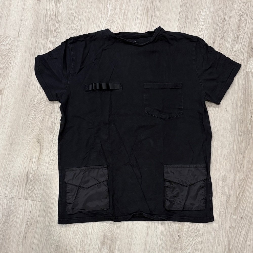 American Stitch Men’s Black Utility Multi-Pocket Graphic T-Shirt